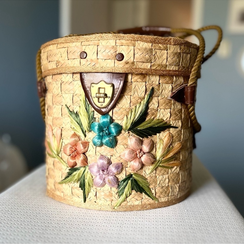 Vintage Round Woven Raffia Basket Bag with Floral Straw Embroidery